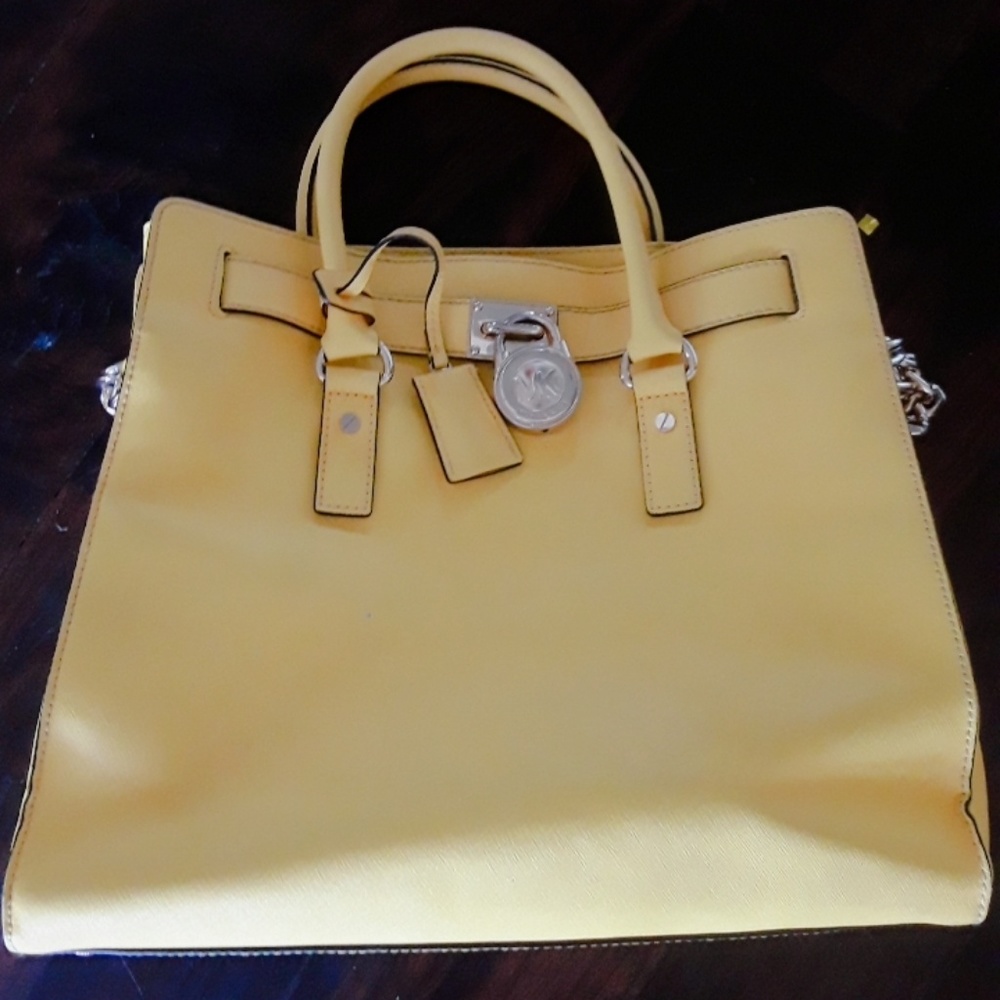 Michael kors super cute purse